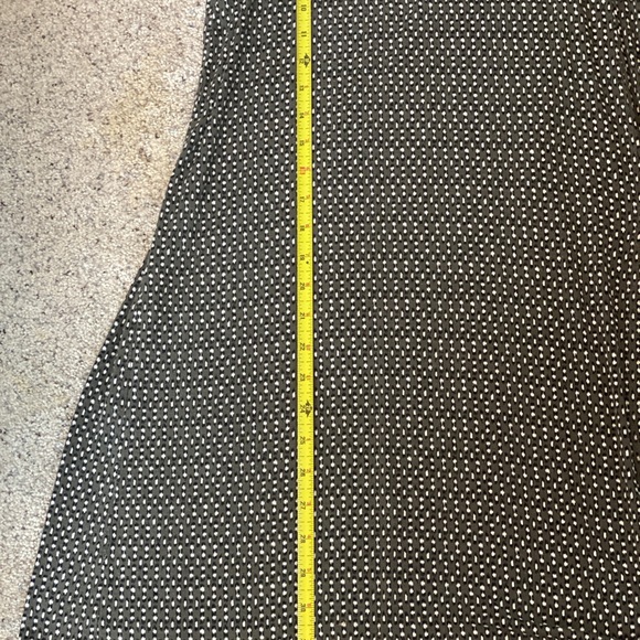 Sleeveless JJill MP blouse. Tunic style with vent on side front. - Picture 8 of 9